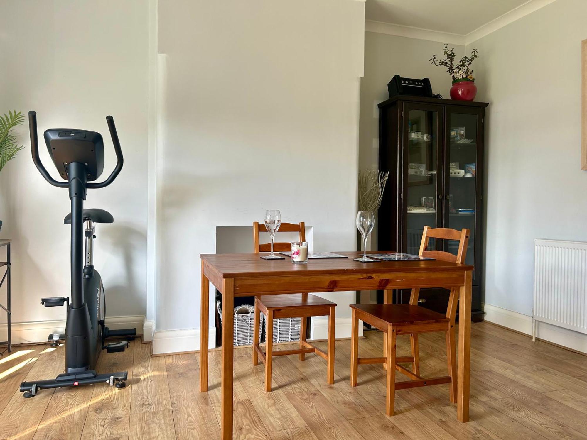 Quiet Double Bedroom With Garden View, Breakfast Hazel Grove Exterior foto