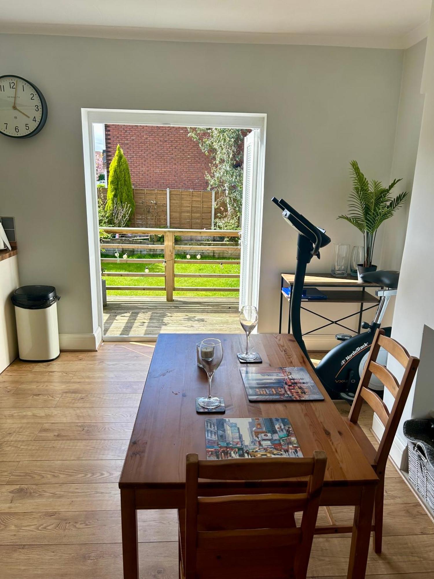 Quiet Double Bedroom With Garden View, Breakfast Hazel Grove Exterior foto
